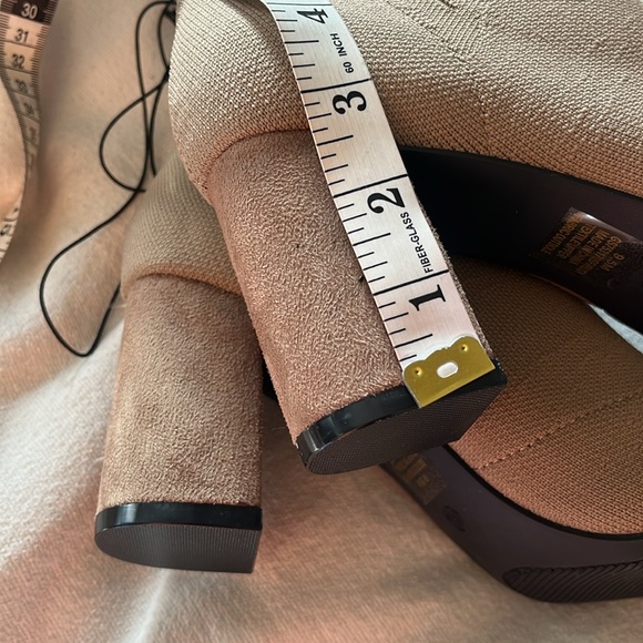 Boot - Picture 4 of 9